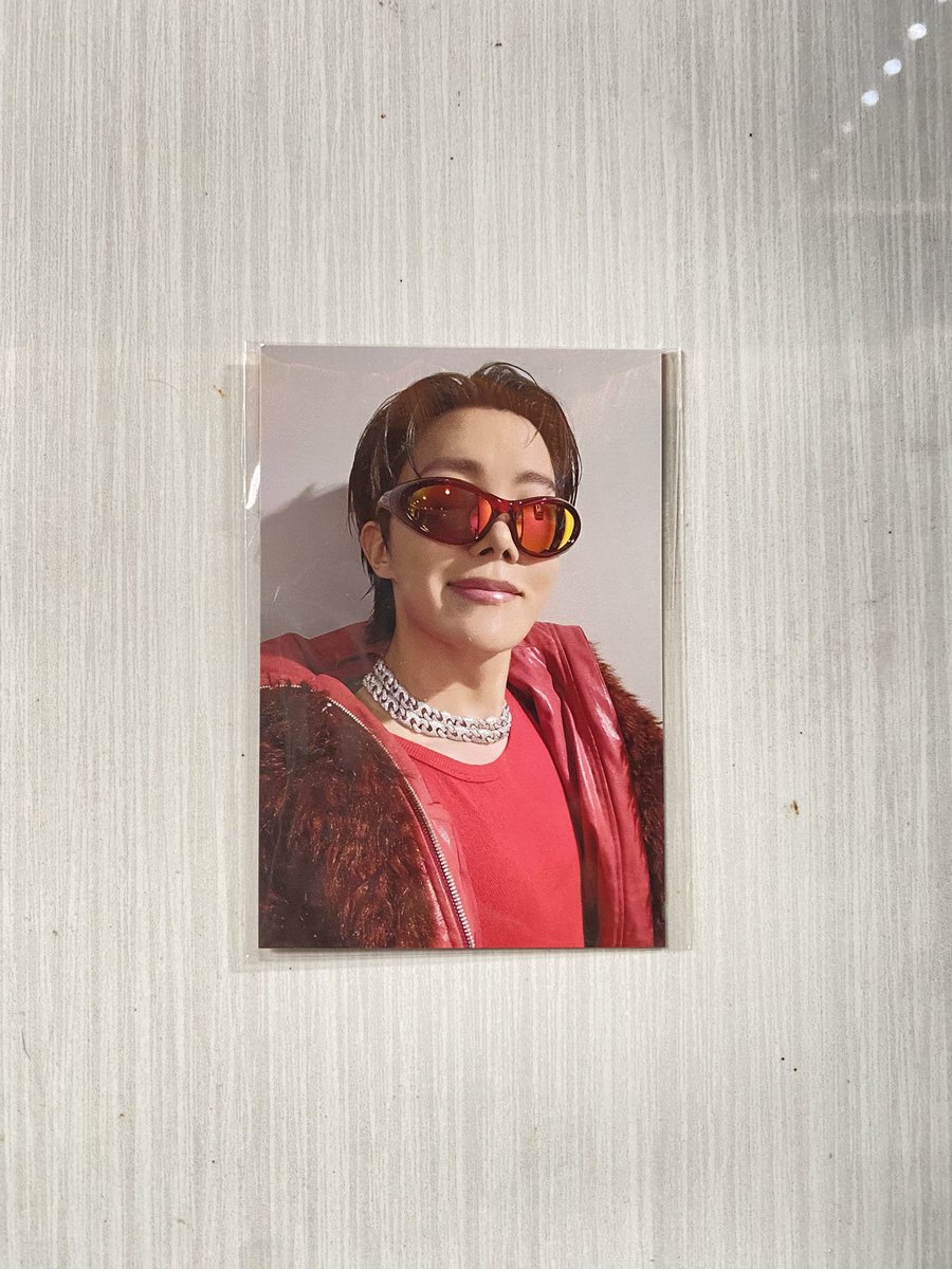 ✩— wts lfb bts ph  #pasjnghsksells !

🧩 jhope hots the original POB Sealed 
    ╰ ₱250 

𓄲 onhand, mint condi 
𓄲 prio payo | dop 
✩— rpbyt 

reply mine  | dm to claim 

# jhope hoseok hobi hope on the stage the original photocard