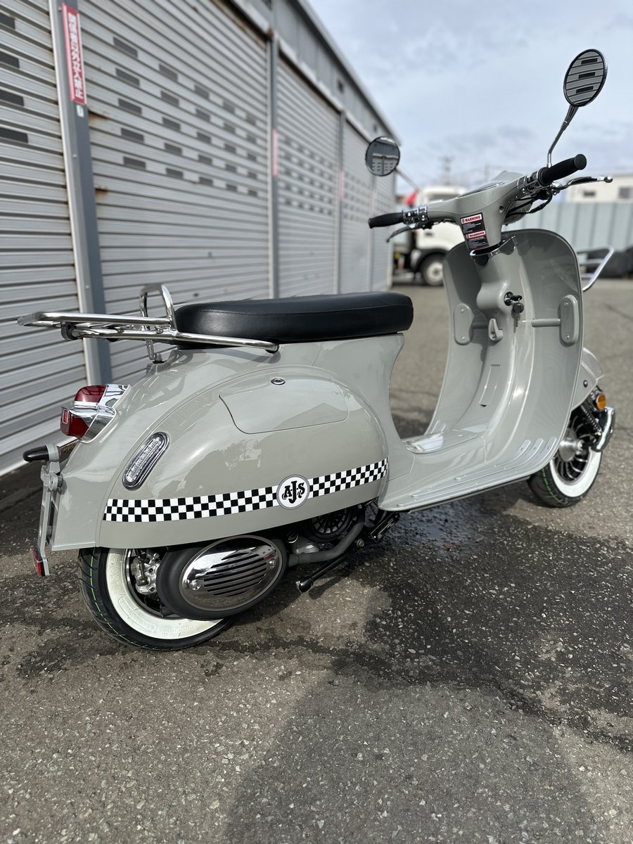 KMDex_hatahata's tweet image. ヴィンテージは作れる。
#AJS #モデナ125 入荷。ジャーマングレイな一台！

また一台、“分かってる仕様”が完成。

古き良きイタリアスクーターの黄金時代の外観を、美しく再現した一台。
AJSと言えば当店が得意とするメーカー。アルバート・ジョン・スティーブンス！！

今回は#宮城県
