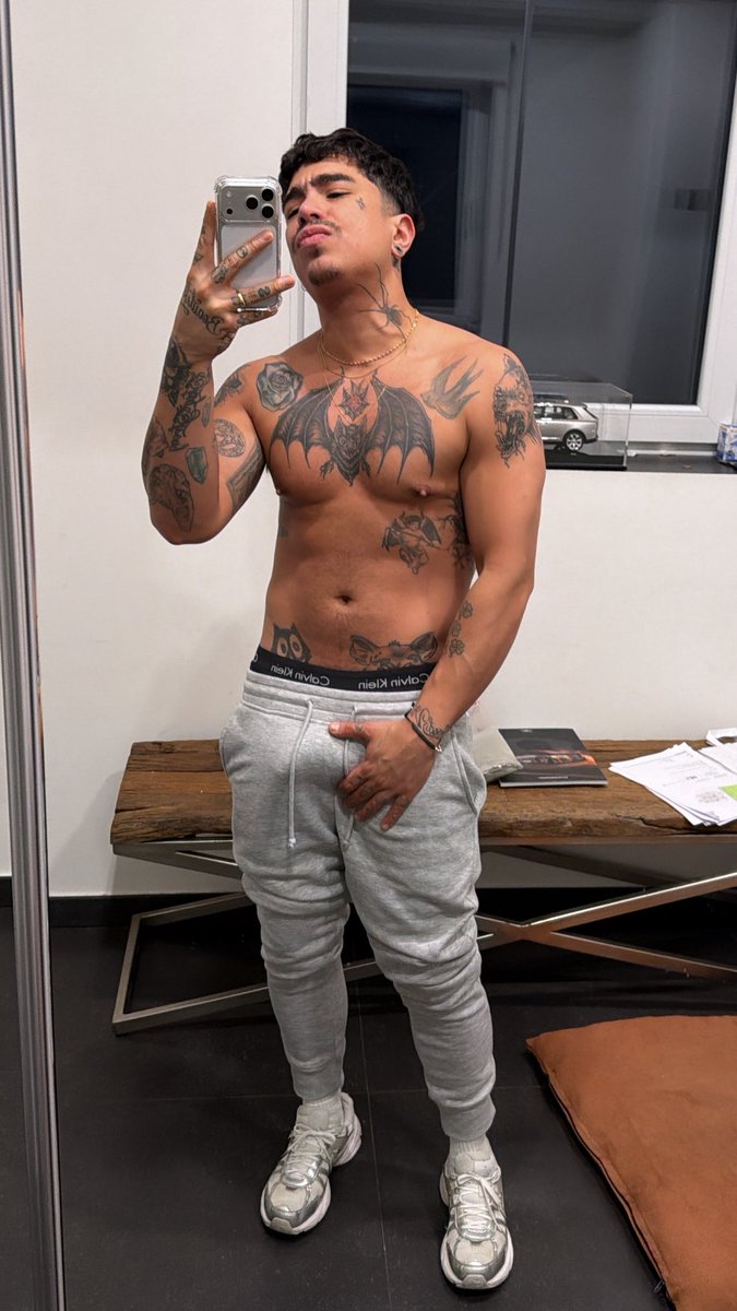 Gomez013Cain's tweet photo. Llegue caliente del Gym y me metí al baño a olerme el culo y la verga 😮‍💨👅 Que chimba me olían 😈 Quien me los limpia con la lengua ? 🔥 
Nuevos videos en mi Onlyfans no se los Pierdan! https://t.co/fVdHAXJygs https://t.co/HJxUscK3mY