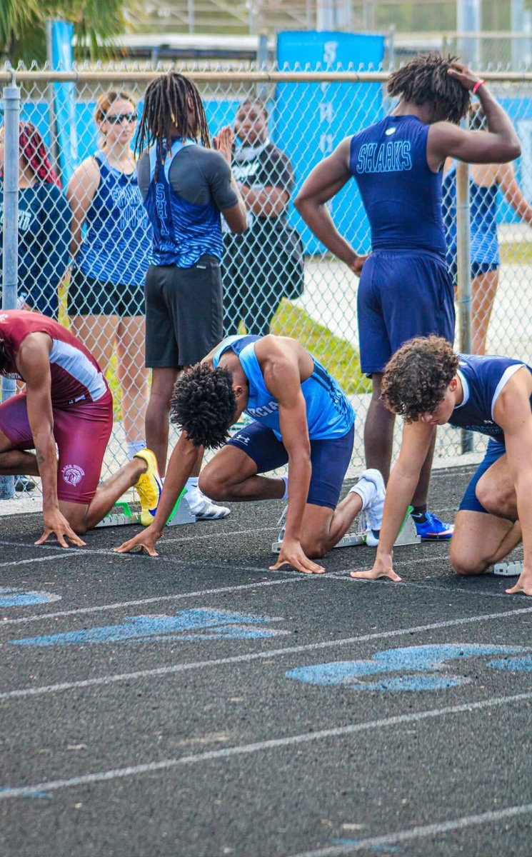 robertmckay24's tweet photo. 1st track meet of the season! 100m - 11.91 https://t.co/t4gbI8xyNG