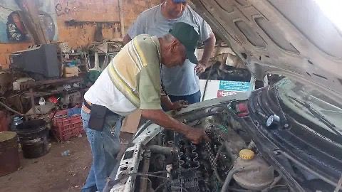 AutosyMas's tweet image. Hoy 24 de febrero celebramos el Día del Mecánico, de aquellos que convierten un ruidito en soluciones y mantienen la movilidad funcionando. Feliz #DiaDelMecánico #SectorAutomotriz #Autos