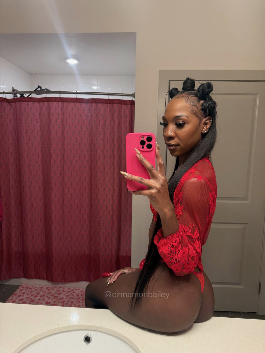 cinnamonbailey_'s tweet photo. Getting ready… wish you were here ❤️‍🔥 https://t.co/OtyU7FQ3US