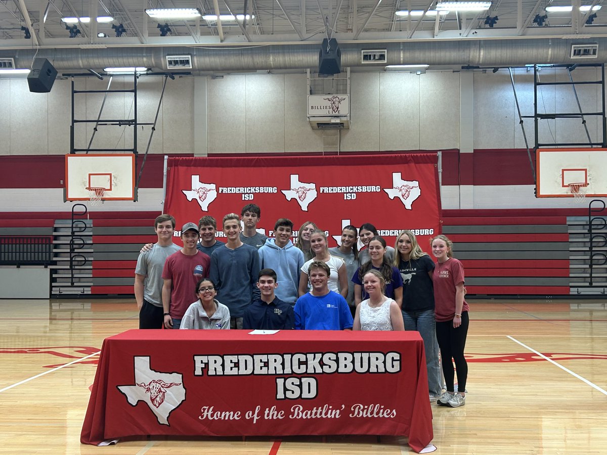 Billietennis's tweet photo. Congratulations to David!  Good luck at HP!  Sting ‘em!! Billie Pride! https://t.co/aJbNBl1qJj