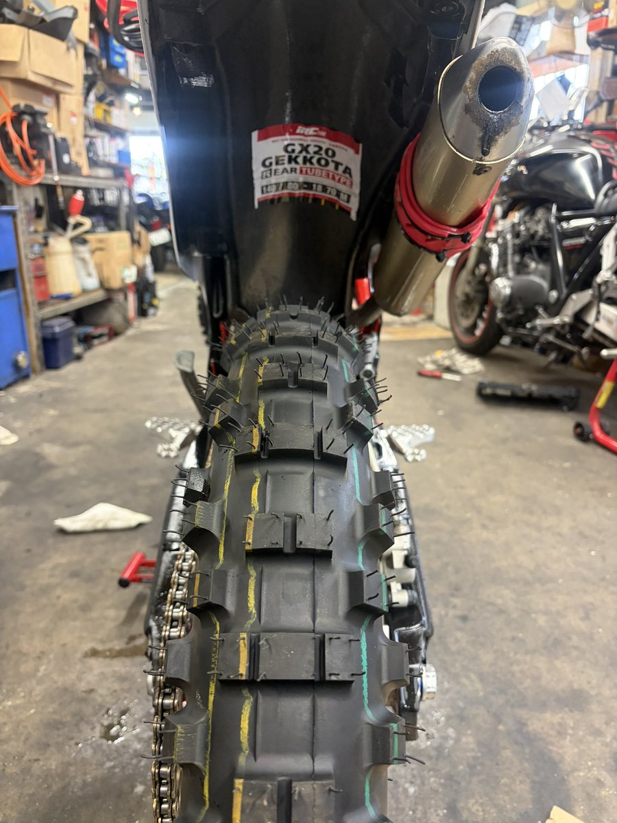 トラタイヤだと死ぬのでタイヤ変えました😂

あまりにもマディマディだったら予備ホイールに組んであるMX14に変えます💦