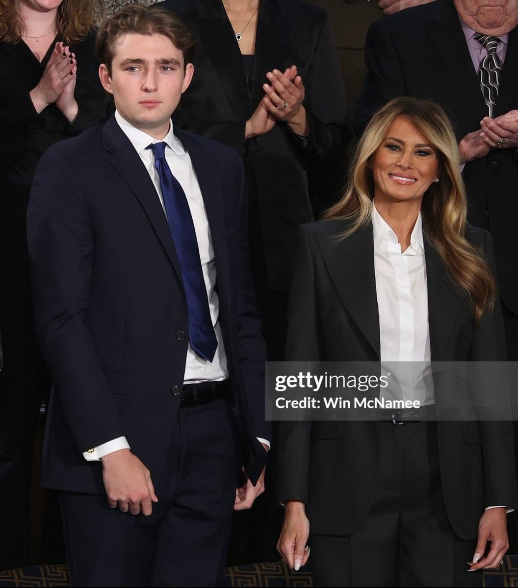 SUBRATA30016572's tweet image. Barron and First Lady Melania Trump looks stunning tonight!! 
Drop a❤ if you love them so much!!