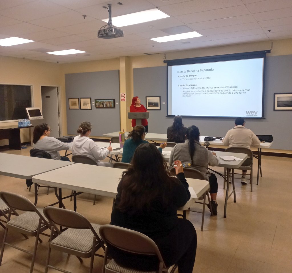 ConsulMexOxn's tweet photo. 📌 Esta tarde se llevó a cabo una sesión más del Curso de Emprendimiento de Women's Economic Ventures #WEV en @ConsulMexOxn, impulsando el liderazgo y crecimiento de mujeres de nuestra comunidad 🇲🇽👩‍💼💪

¡Seguimos apoyando el talento femenino! 📈✨

@r_velascoa @Santavelri https://t.co/OBgphTa9vZ