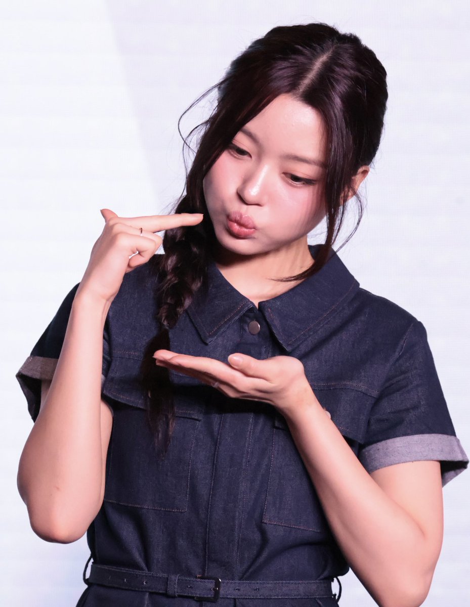 TinyLight8428's tweet photo. 260223 SHOW The present in TOKYO Part.2
🍜
#CSR #첫사랑 #DUNA #두나 #ドゥナ https://t.co/DrHBdQEPuE