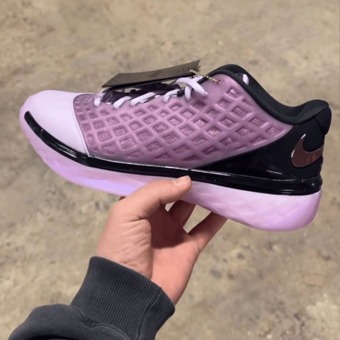 KicksFinder's tweet photo. FIRST LOOK: Nike Kobe 3 Low Protro "Mamba Magic" 🐍

🗓️ March 13th, 2026
📝 IF2497-500 (MENS)
💰 $190 USD
📸 IG: dchatlani 
💵COP OR 🚮DROP? https://t.co/L8B1Fo3zuu