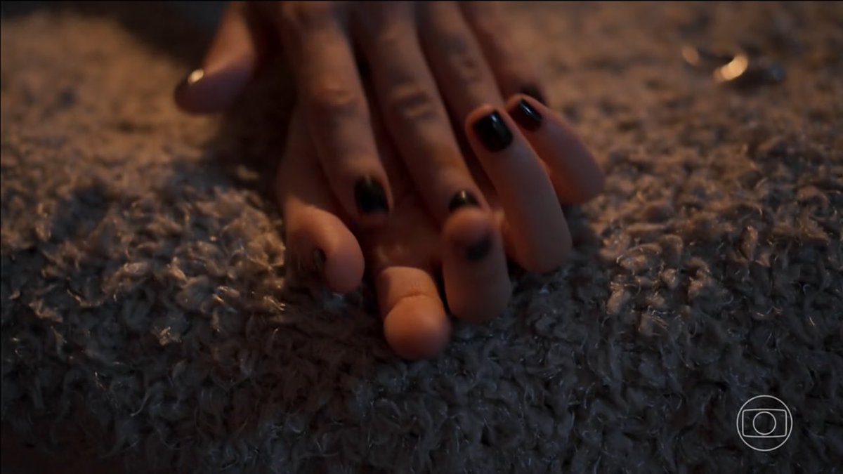 é impossível mensurar a importância disso tudo. as novelas fazem parte do cotidiano brasileiro, da nossa cultura, das conversas que temos dentro de casa... e hoje milhares de pessoas viram duas mulheres se amando no espaço mais popular da teledramaturgia do nosso país. a