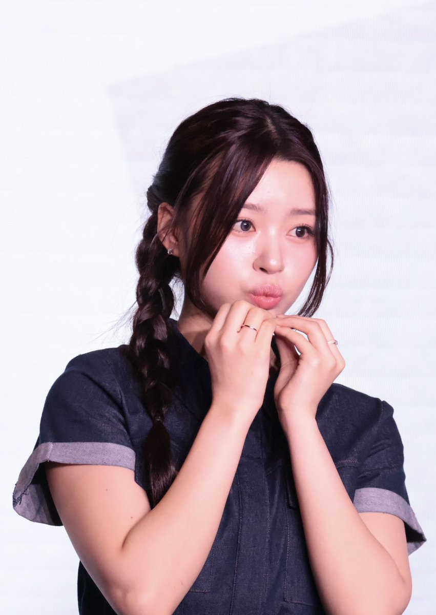 TinyLight8428's tweet photo. 260223 SHOW The present in TOKYO Part.2
#CSR #첫사랑 #DUNA #두나 #ドゥナ https://t.co/5P3xifdjYj