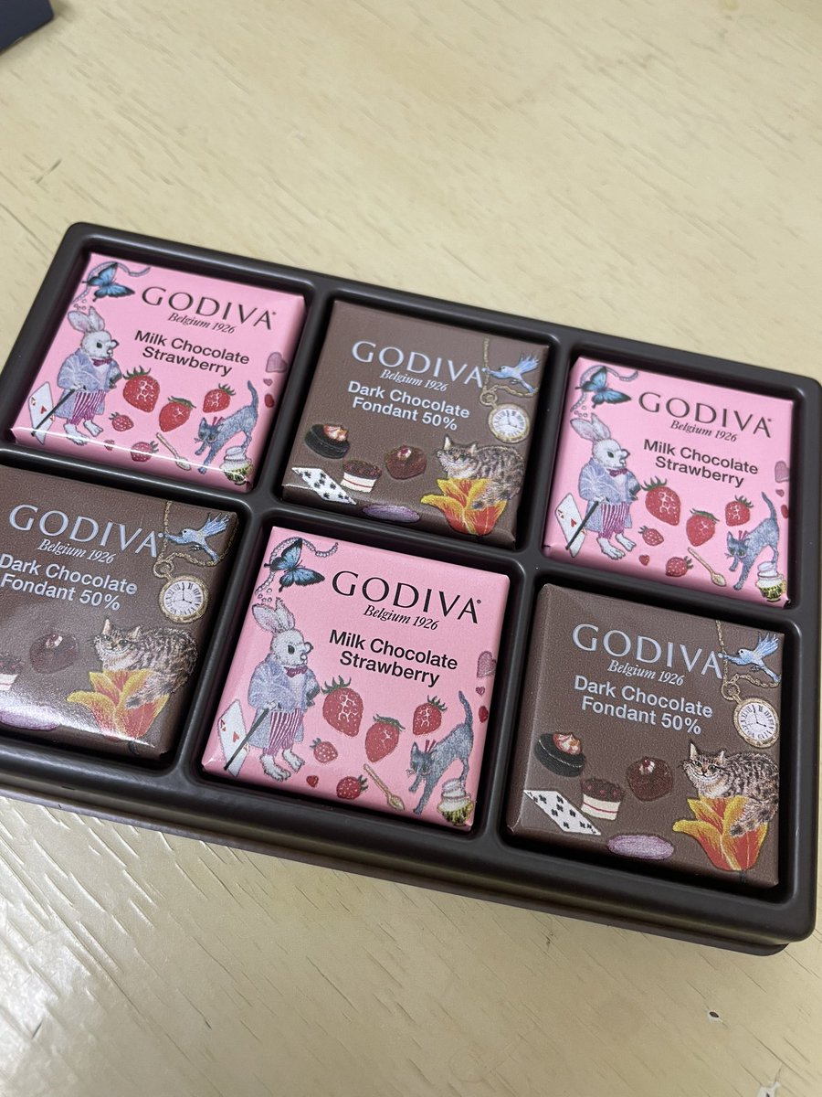 wolthair's tweet photo. お客様からの頂き物①🍫🍭🍰 https://t.co/oSgg5PcgiX