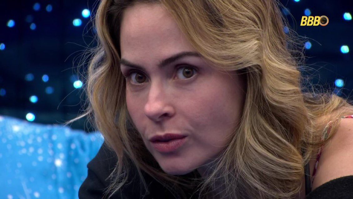 JrComents's tweet photo. Que não tem o follow do oficial da Ana vem de fav/rt me segue e comenta 'eu'. (Estarei mandando esse tweet direto para o adm)
 #BBB26 #TeamRenault https://t.co/8swaJTXKQB