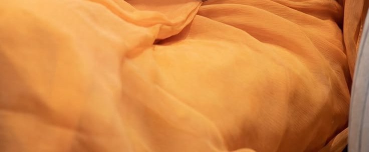 Tap to see 10 Million Dollar Navel &amp; guess who is this actress?