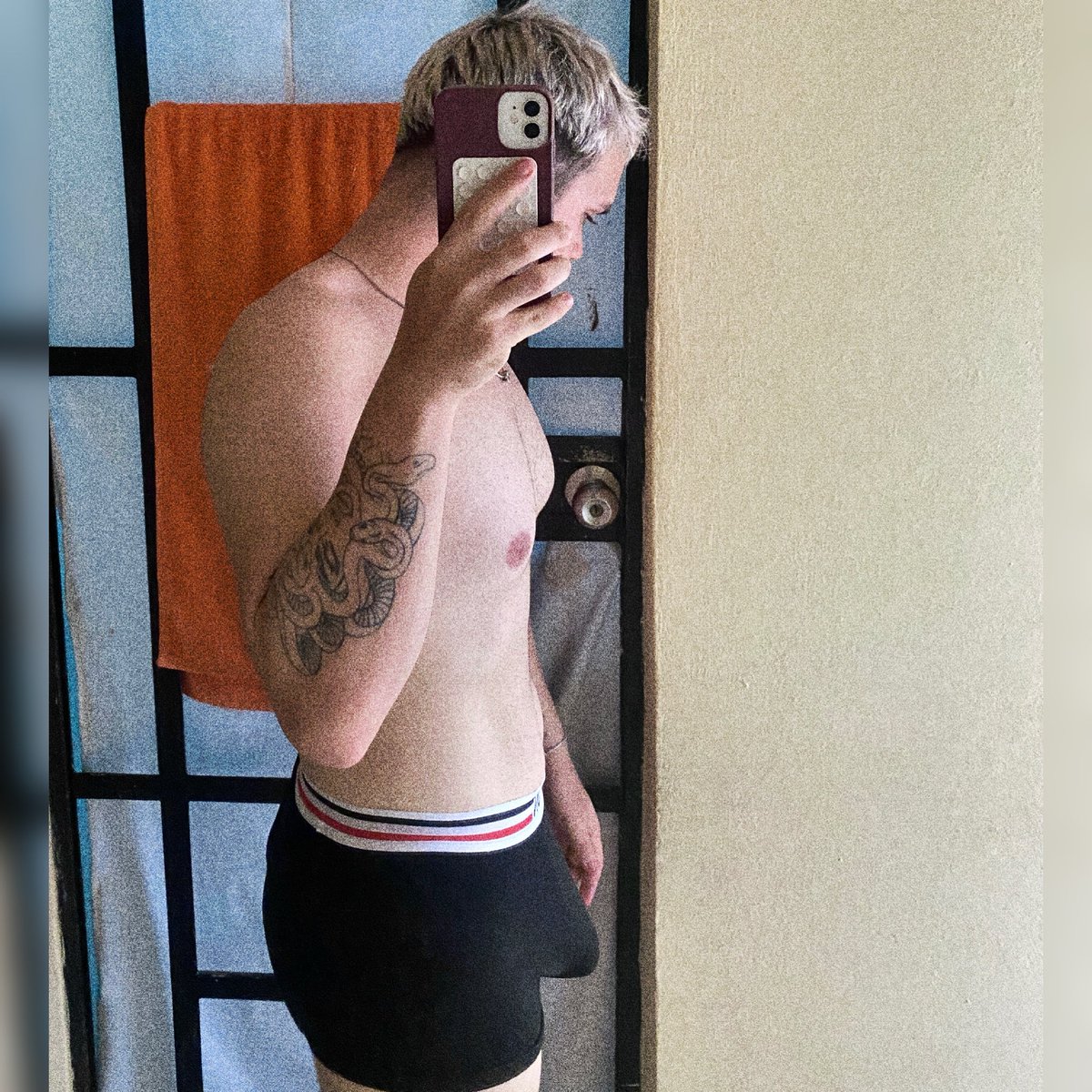 kenmbdb's tweet photo. Hello, follow me on my profile. I'm a 24-year-old CUBAN 🇨🇺 https://t.co/9Y9TBhMu8m