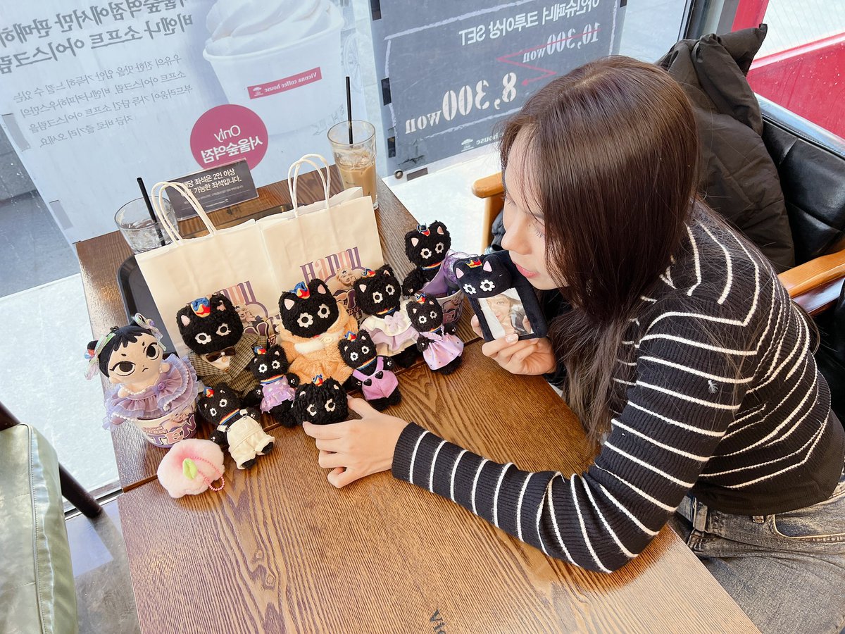 เตนล์มาก็คงไม่เห็นเพราะบูชาแมวอยู่ 😂

#TENLEE #เตนล์ #TEN #텐