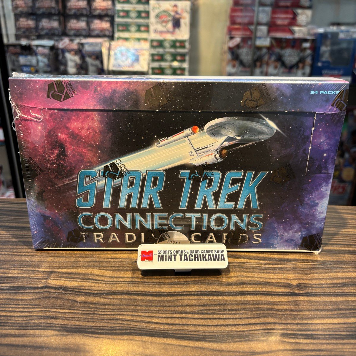 【🎊🎊新商品入荷情報🎉🎉】

✨✨2026 RITTENHOUSE STAR TREK CONNECTIONS✨✨

RITTENHOUSE社から豪華な「スタートレック・コネクションス」公式トレーディングカードが新登場！
直書きサインカードやレリックカード等収録！
詳細はこちら⇒tradingcardjournal.com/2025/11/%e3%80…