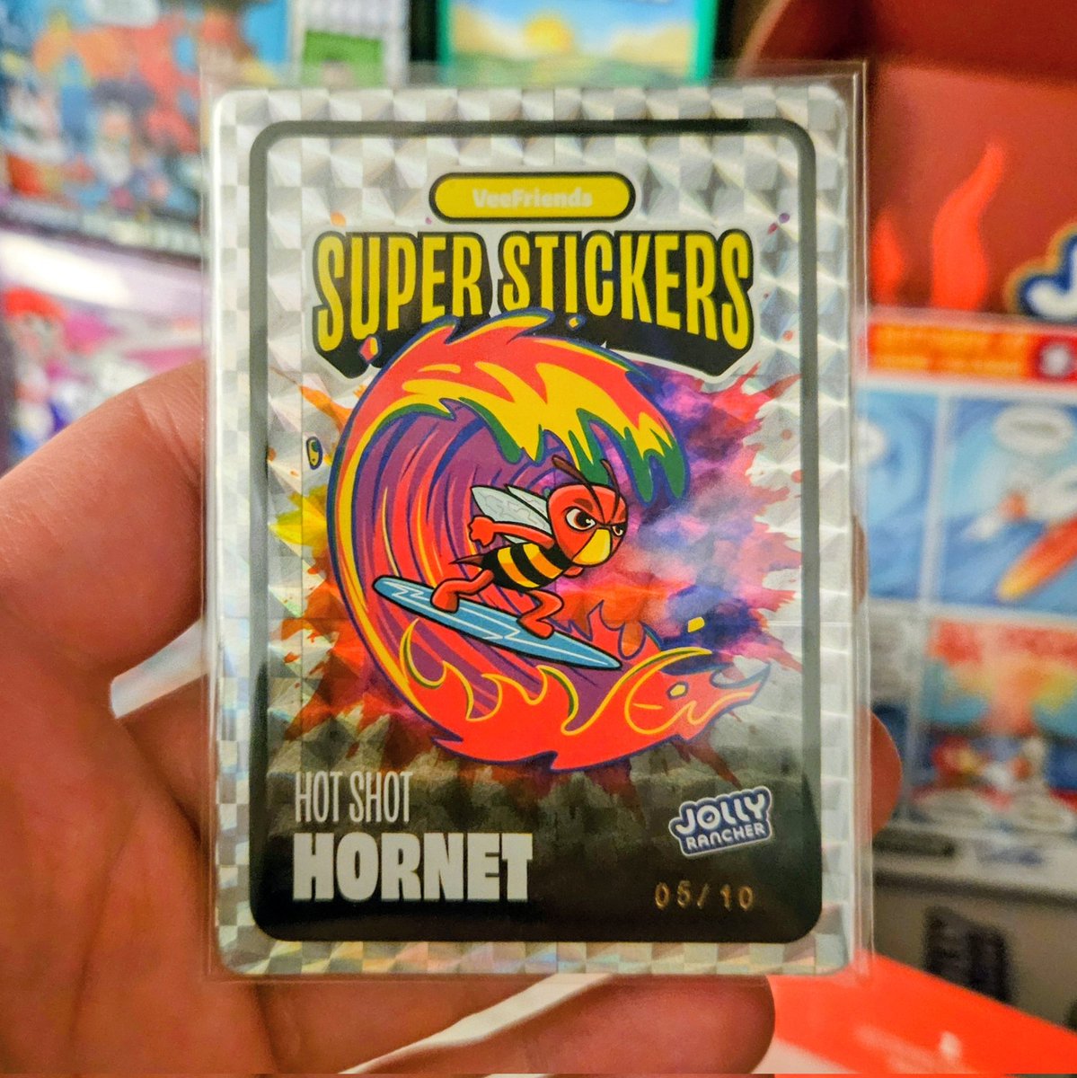 dolodood's tweet image. I wasn't going to open this box, but I really wanted the gummies...

Just pulled a #5 /10 @Jolly_Rancher Heat Wave Hot Shot Hornet! 🐝 🔥 🌊 
#VeeFriends #SuperStickers