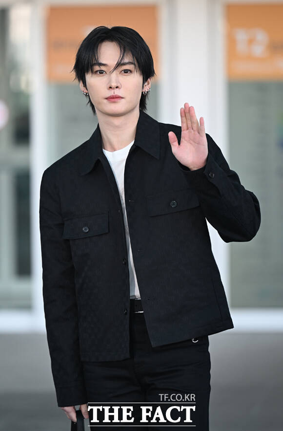 LeeKnowBrasil's tweet image. ↱#PRESS 🐰 24.02.26↲ A imprensa sul-coreana começou a postar as fotos do #LeeKnow no aeroporto e com isso nós temos uma missão para vocês, STAYs!

Entrem no naver e interajam com os artigos que forem sobre a viagem dele! Para facilitar o acesso inicial, aqui vão alguns links: