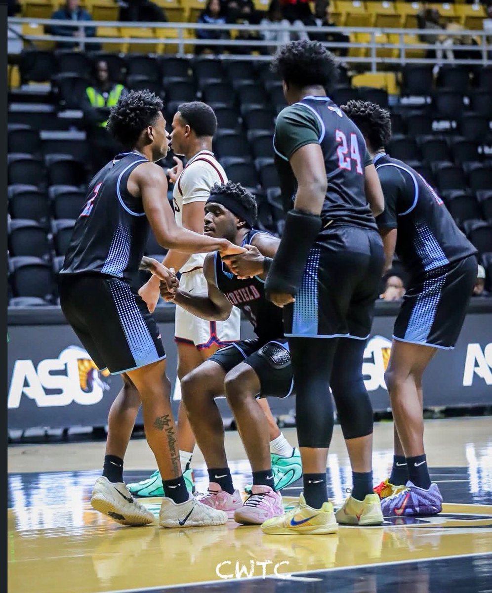 __gleeaaron3's tweet photo. Came a long way from granny backyard onna west💕
Thank evb fa the love n support thru my hs career and big thanks ta Midfield ❤️🤍🩵
#3out💔 https://t.co/tG84RlQWvN