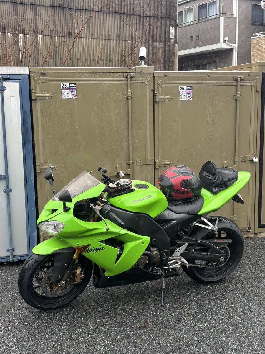 無事にガレージへ到着。 バイク歴は約四半世紀。 その間、数ヶ月は乗ら