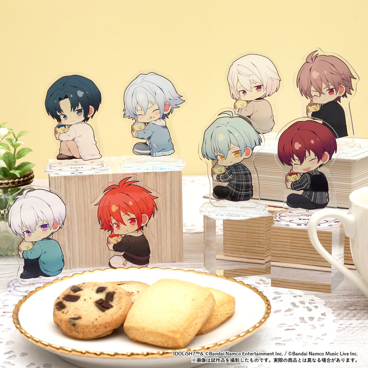 iD7_goods_01's tweet photo. 【グッズ情報】

『アイドリッシュセブン』かぷりっこ ほおばる アクリルスタンドコレクションのサンプル写真が公開！

王様プリン型クッキーをほおばって膨らんだ頬が特徴です！

https://t.co/GHRHDDsDb5 https://t.co/cTFGqMrUlW