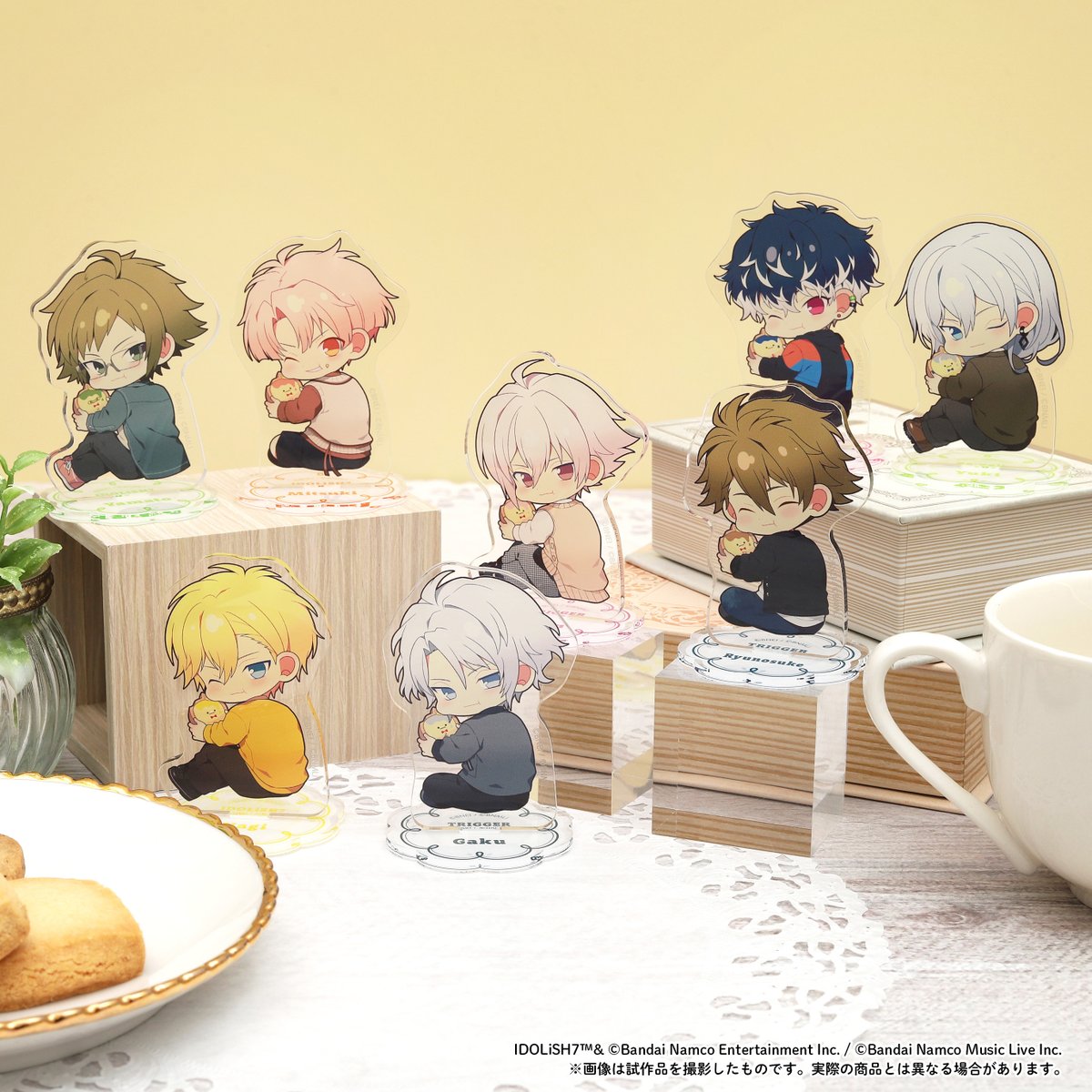 iD7_goods_01's tweet photo. 【グッズ情報】

『アイドリッシュセブン』かぷりっこ ほおばる アクリルスタンドコレクションのサンプル写真が公開！

王様プリン型クッキーをほおばって膨らんだ頬が特徴です！

https://t.co/GHRHDDsDb5 https://t.co/cTFGqMrUlW