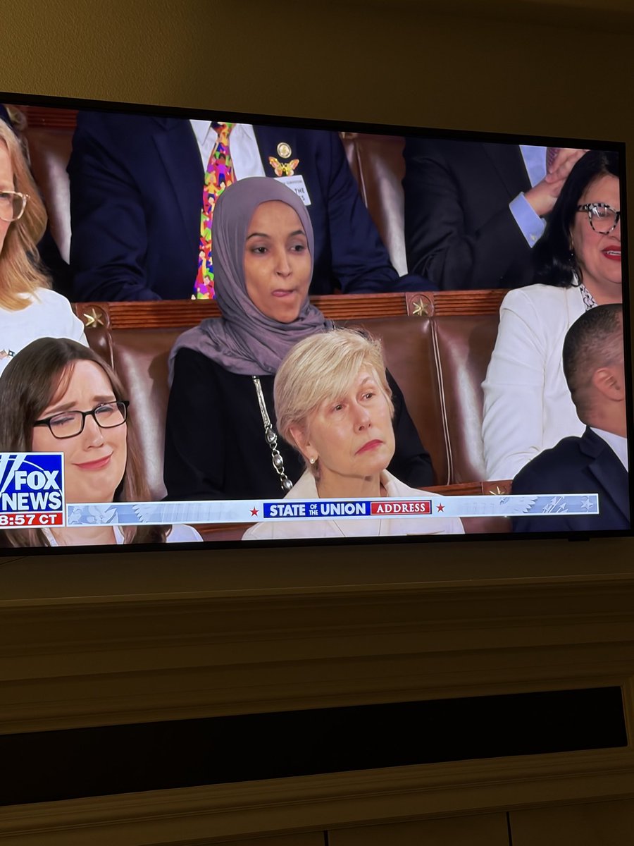 JillianBalow's tweet photo. That awkward moment when he’s throwing shade without saying her name and everyone knows it. #SOTU GO @POTUS https://t.co/8c5w7HjaJk