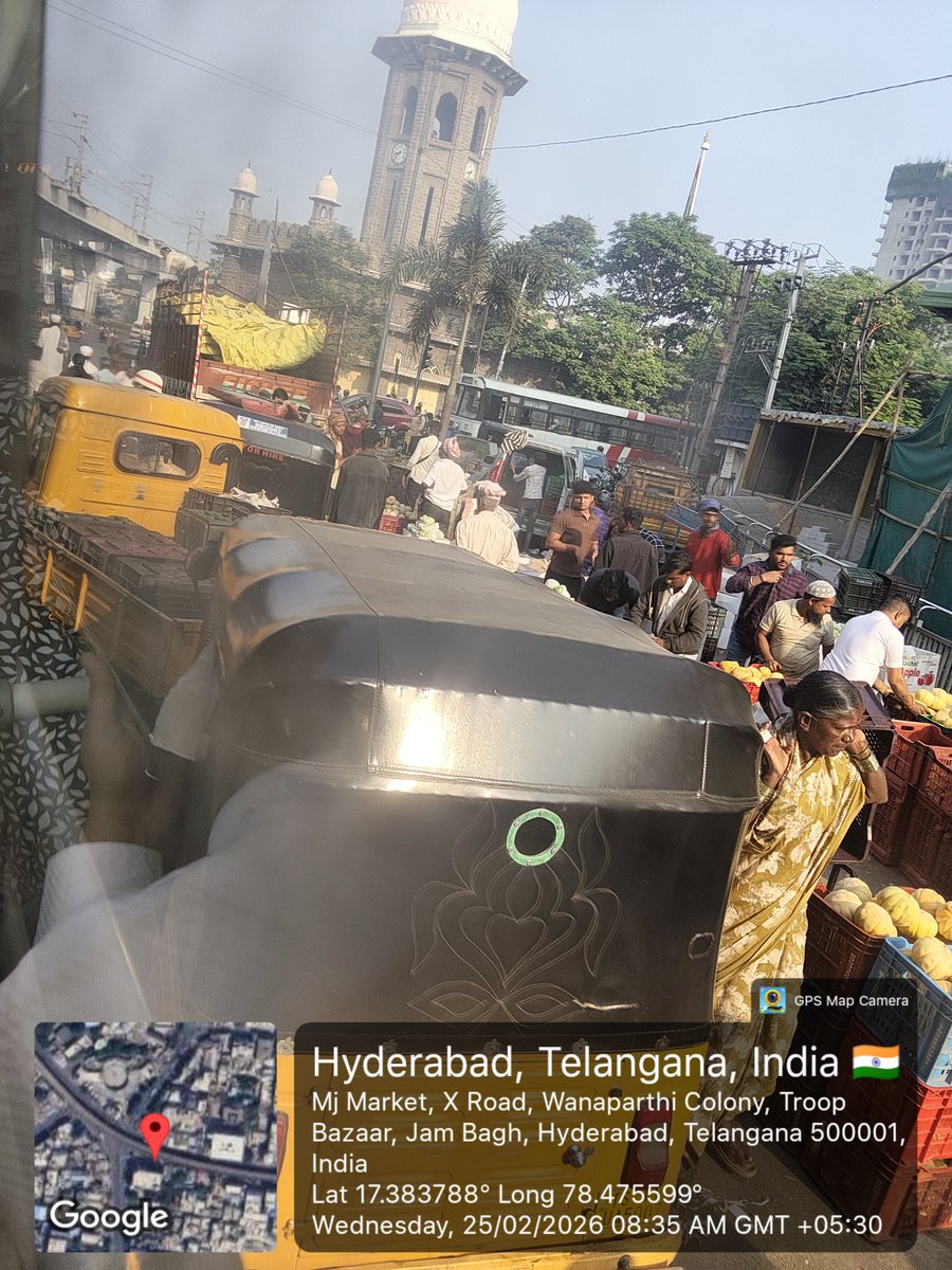 vanam8089's tweet photo. @HYDTP Everyday footpath and road was blocked by vendors near mj market https://t.co/qGGp8PIvJ5