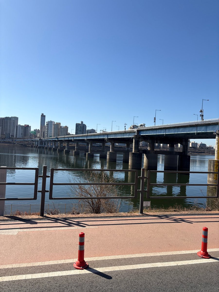 Oh ini ceritanya lagi diajak jjs alias jalan jalan siang ya kan ka