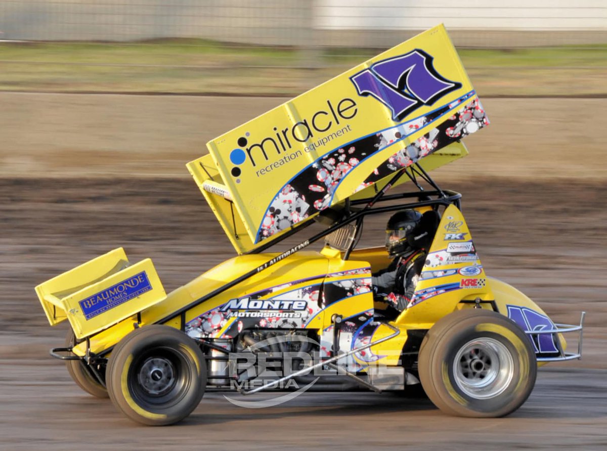 totally_msport's tweet photo. Daniel Ricciardo recently made an appearance at the Perth Motorplex as a spectator, but we wanted to revisit the time back in December 2010 when he jumped into Luch Monte's Sprintcar for some laps at the Perth Motorplex. 

📸 Mel Ford.  

#TotallyMotorsport    
#YourMotorsportFix https://t.co/5PFvLWTh83