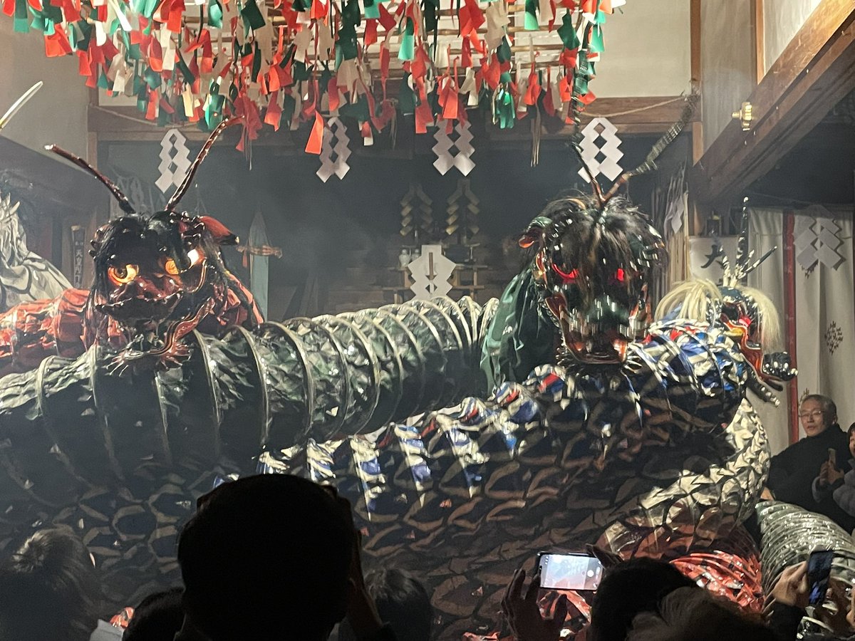 ukipro's tweet photo. そして皆さま石見神楽を知ってましたか？私はここに日本の演劇の活路を見た。能より歌舞伎に近いその魅力は、東京で舞台美術を学んで神楽のために移住した同世代の方もいるほど。刺激をたくさんいただいて帰ります。
#遊ぶ広報 #ワーケーション #島根県大田市 #大田市暮らし #大田市関係人口拡大事業 https://t.co/9gpHkDfSjQ