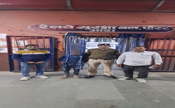 Acting under Operation Nanhe Farishtey, RPF Train Escorting party of T/No.22405 UP detected a minor boy aged 10 yrs. &amp; handed over to Child Helpline at RPF Post/ARA for further disposal <a href="/RPF_INDIA/">RPF INDIA</a> <a href="/rpfecr/">RPF East Central Rly</a>