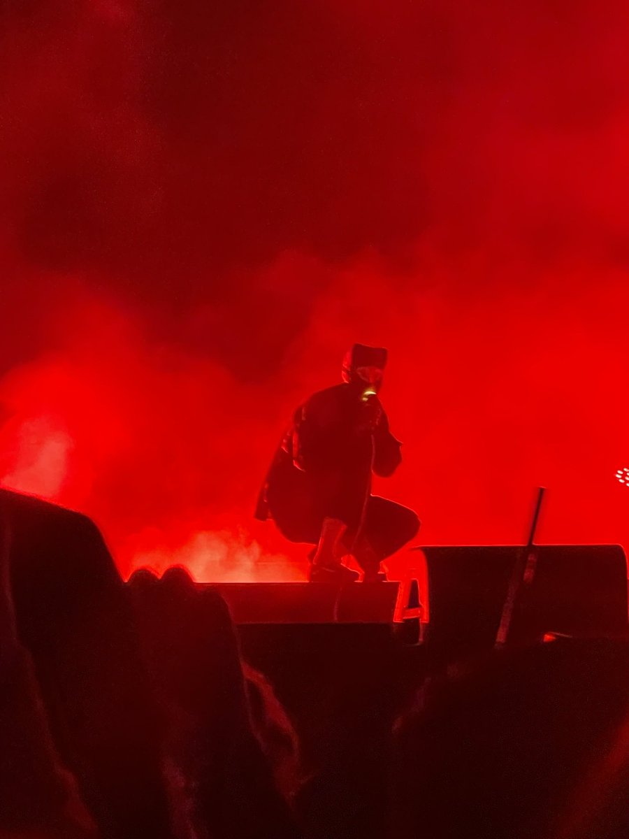 getupjohnnyboy8's tweet photo. Take me back to Innings Fest,
Take me back to that show,
Lights go dark and the crowd erupts,
Feel the speakers blow,
Tyler jumps from the piano top,
Josh is my dad, of course!
Drag Path One Way Center Mass. Oh my gosh, encore! 
#twentyonepilots #inningsfest https://t.co/jgZIWSzAKo
