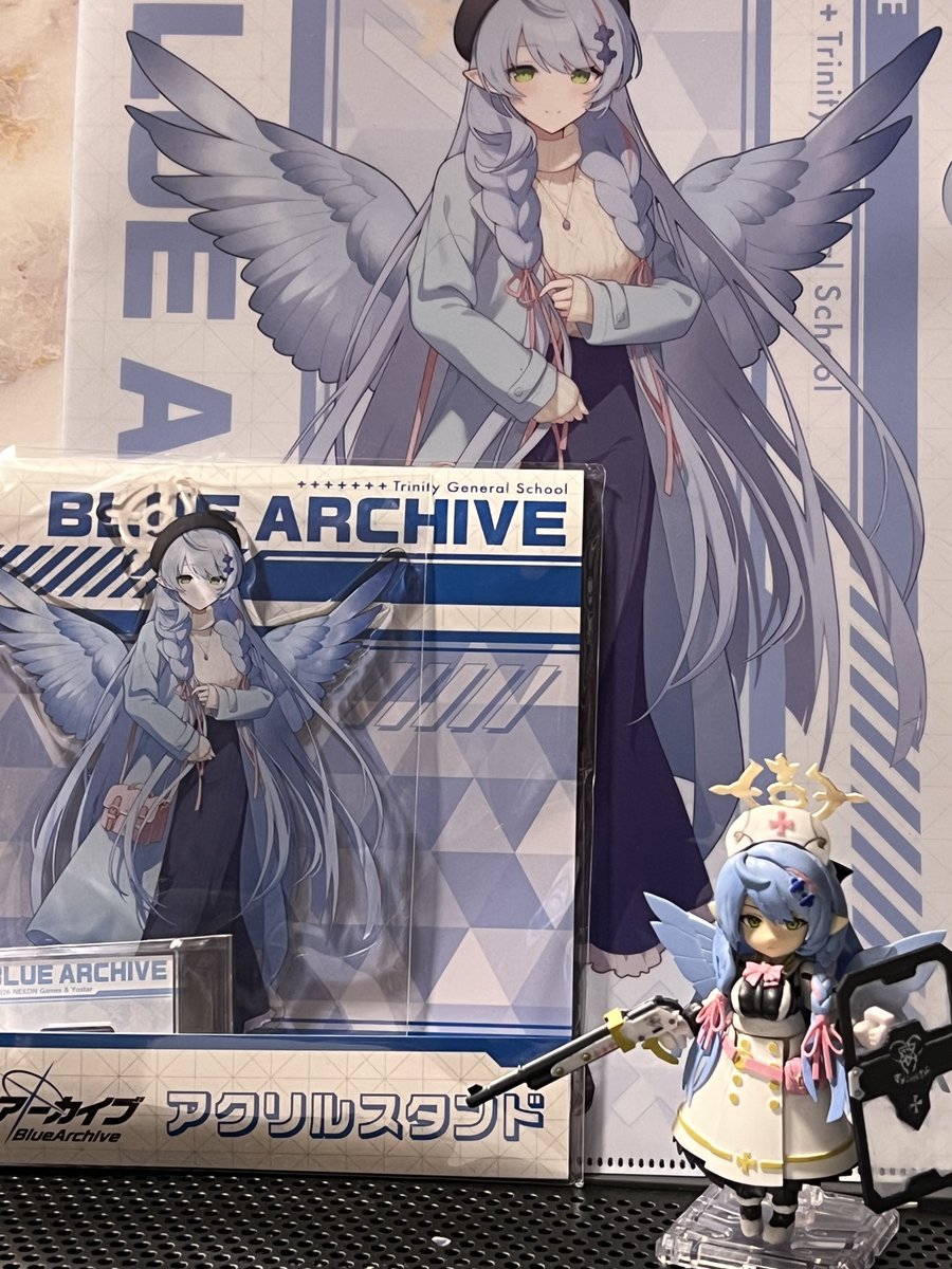 夜勤の休憩時間にローソンでミネ団長のクリアファイルとアクスタ入手