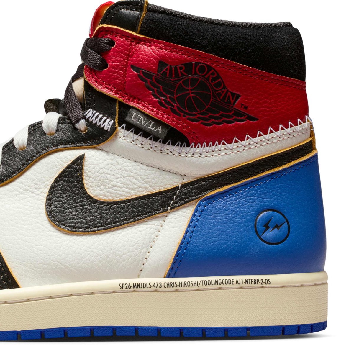 sneakergpsjp's tweet photo. GOD SELECTION XXX原宿にて、FRAGMENT × UNION × Nike Air Jordan 1 High OG "Varsity Red/Sport Royal"を販売致します。

販売にあたり専用応募フォームにてオンライン事前抽選を実施いたします。

■販売価格
¥29,700（税込）

■SIZE (JP)
24/24.5/25/25.5/26/26.5/27/27.5 /28/28.5/29/30/31

■販売方法
プロフィールのURLから応募フォームより事前抽選

■応募受付日時
2月25日(水)18:00-2月26日(木)18:00

https://t.co/qYaMNkv1IF