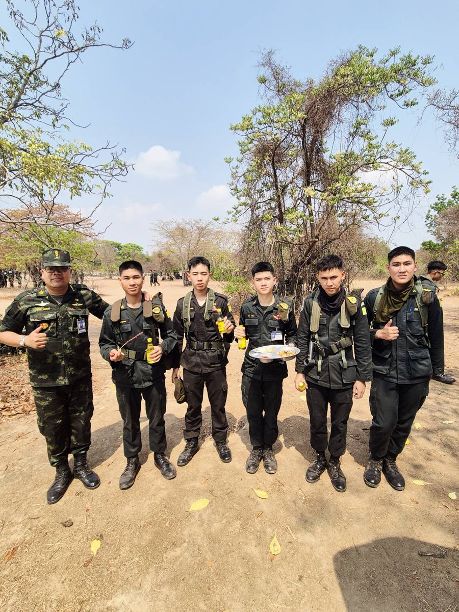 Navamindradhir1's tweet photo. ส่งใจไปเขาชนไก่! 🎖️ นมร. เยี่ยมพี่น้อง นศท. ฝึกภาคสนามปี 69 🌲⛰️

เมื่อวันที่ 23 - 24 ก.พ. 69 ที่ผ่านมา ว่าที่ร้อยโทนิติธร เทศวงษ์ ผู้กำกับนักศึกษาวิชาทหาร เป็นตัวแทนมหาวิทยาลัยนวมินทราธิราช ไปเยี่ยมและให้กำลังใจน้องๆ นศท. ณ ค่ายฝึกเขาชนไก่ จ.กาญจนบุรี https://t.co/ZBRX4Q30SD