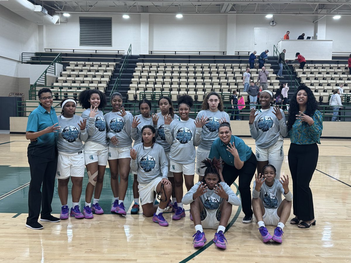 ACHS_ChargerGBB's tweet image. Another Dub. Another Round of Ice Cream!!! Let’s Gooooo!!!! #doitfor2 #chargerswin #round4