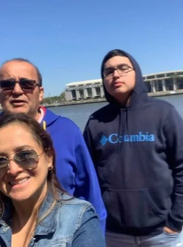 PxndilleroDi's tweet photo. okey me aburri, redes de la mama del admin de los tcs, vamos uno por uno 
https://t.co/2zprTJDblG
https://t.co/DqHzg3mDhj https://t.co/BaBJS0BAxQ