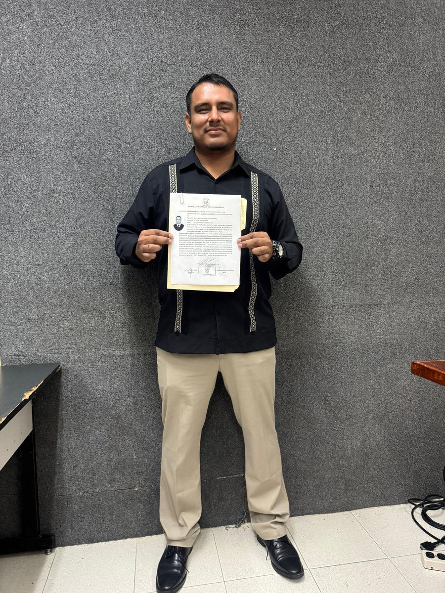 NefroUMAE14's tweet photo. "Reconocemos con orgullo tu esfuerzo inquebrantable por alcanzar la excelencia académica. Una felicitación al Dr. Jesús Eduardo Gonzalez Cabrera, por haber obtenido el segundo mejor puntaje en el examen de consejo. Orgullo de su sede, ¡Eres un ejemplo de disciplina y compromiso!" https://t.co/DG872Q2wHT