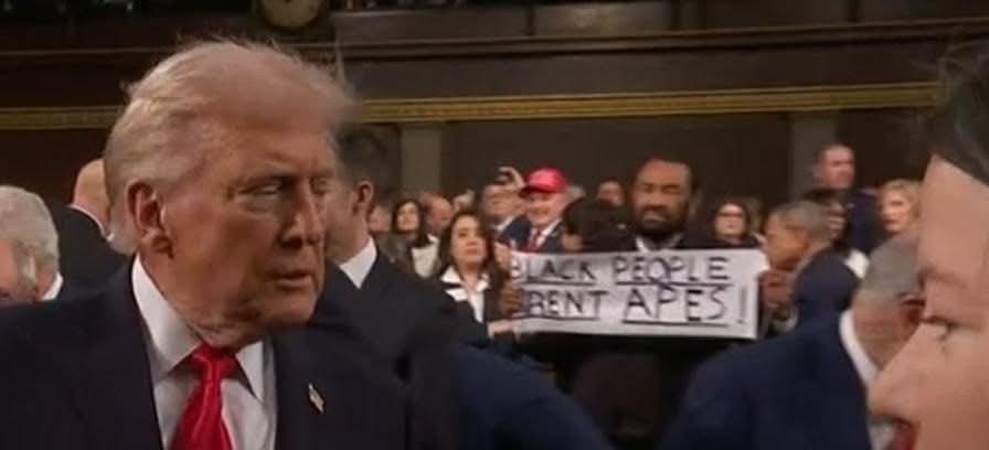 FlaHispanicDems's tweet image. Texas U.S. Rep. Al Green stood in silence as Trump walked past him after he unfurled a sign ahead of the State of the Union address.

He was removed from the chamber shortly after.

Free speech for me but not for thee.

#TrumpsStateOfDelusion