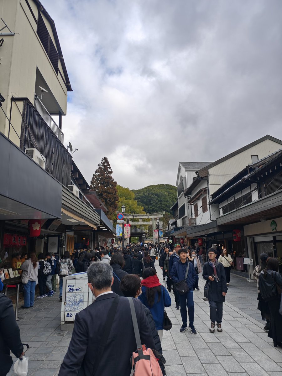 rivaius4933's tweet photo. 太宰府天満宮なう
平日とは思えない人混み(〃ω〃) https://t.co/ae7tSE8pJn