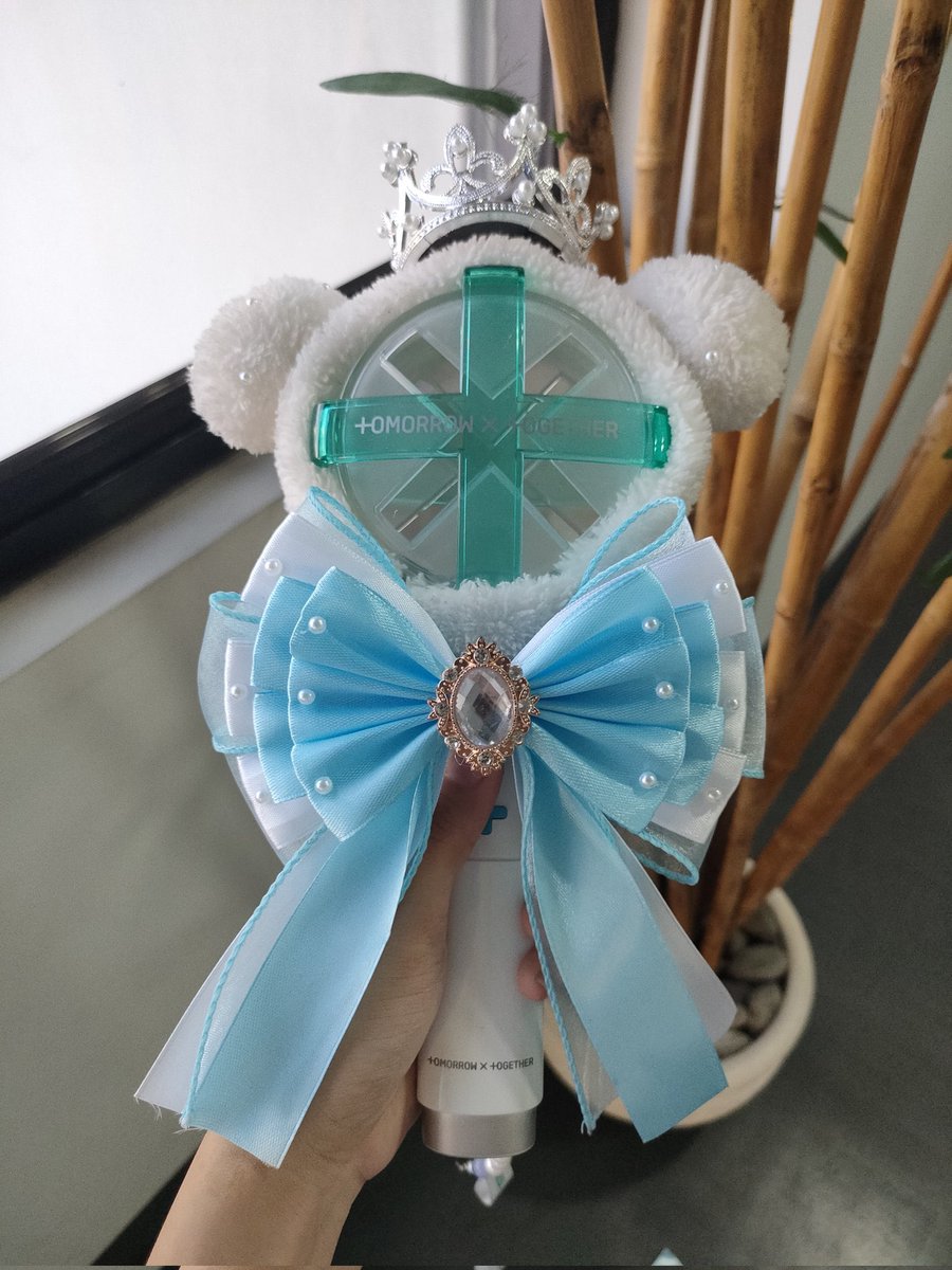 wts lfb

Moabong Lightstick Ribbon
i’m opening slots for lightstick ribbons muna to help fund my new ticket since i lost mine, any support means a lot talaga💙

₱200-250

-meet up on dday or around manila
-sdd/J&amp;T

#DunkinPH_TXT #DunkinPH_WondersAt553 
#TOMORROW_X_TOGETHER #TXT