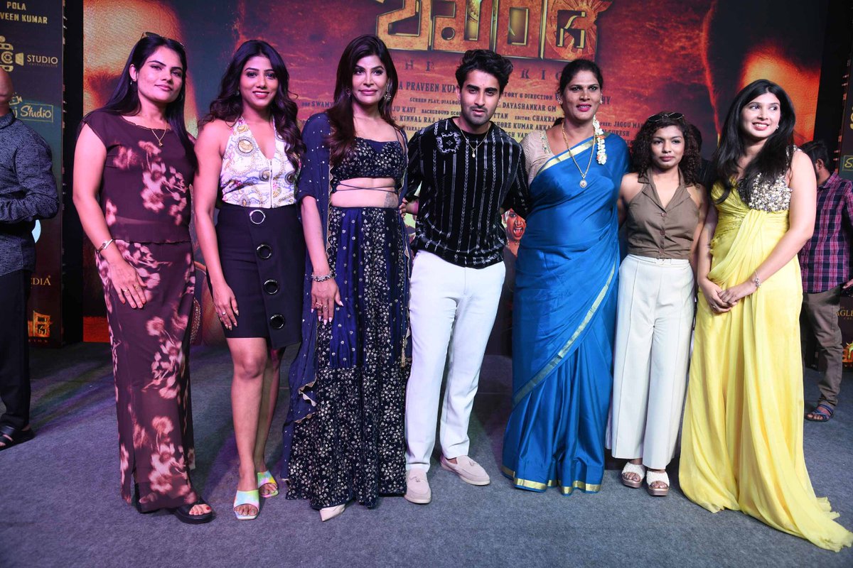 PopcornKannada's tweet photo. ಮೋಷನ್ ಪೋಸ್ಟರ್ ನಲ್ಲೇ ಮೋಡಿ ಮಾಡಿದ “ಶಿಖಂಡಿ”
https://t.co/Ku78XX9bI8
@PRO_SVenkatesh
#Shikhandi #ShikhandiMotionPoster #YuvarajGowda #NikhilMaliyakkal #DeepakShetty #GurumurthyV #PolaPraveenKumar #Kannada #Popcornkannada https://t.co/FD07Px13lf
