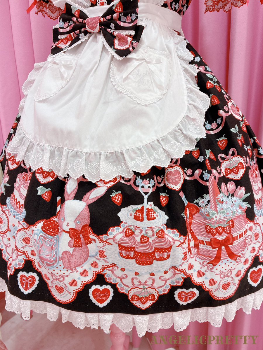 ♡ Strawberry Cake Partyワンピース ¥49,500（税込） 甘いケーキと