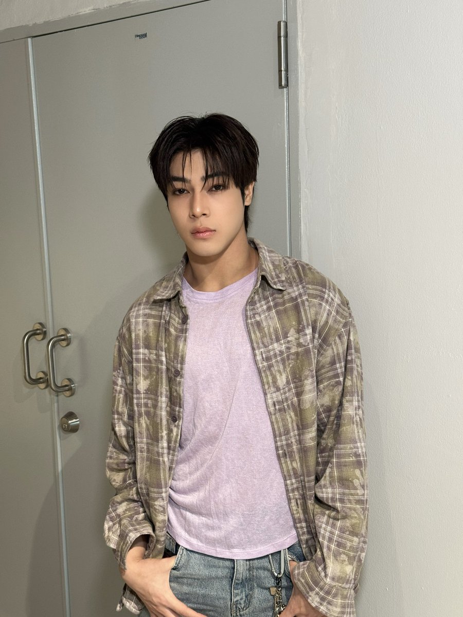 ‘แซม เลออน พาย’ CIR*CRL พร้อมไปโชว์ในงาน ‘mami GRAND OPENING—the feel-good moment’ แล้วค้าบ 🫡💥

🐬🐼🦊🐶🐺🐱
CIRCRL MAMI GRAND OPENING
#MamixCIRCRL
#MamiBrand #MamiCosmetics #MamiFeelGoodMoment
#SAM_CIRCRL #LEON_CIRCRL #PIE_CIRCRL 
#CIRCRL 
#MchoiceMusic