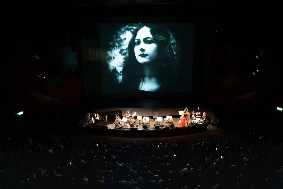 TSantanderBGA's tweet photo. #MomentosTeatro🎭

 Una noche mágica donde el cine mudo y la música en vivo nos hicieron viajar 100 años atrás 🎬✨
Alma Provinciana llenó el escenario de historia, arte y emoción en el Teatro Santander.

Gracias por ser parte de esta experiencia inolvidable 💛
@unab_online https://t.co/L4TCMlNmGr