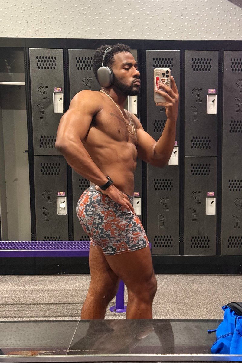 AWANJANIUS's tweet photo. glute dayyyy 👹 https://t.co/JcKL4qEQAS