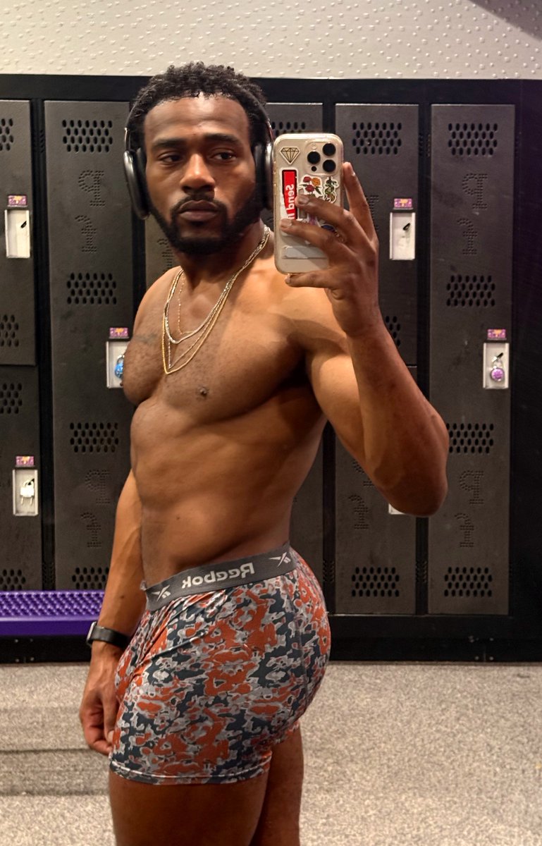 AWANJANIUS's tweet photo. glute dayyyy 👹 https://t.co/JcKL4qEQAS