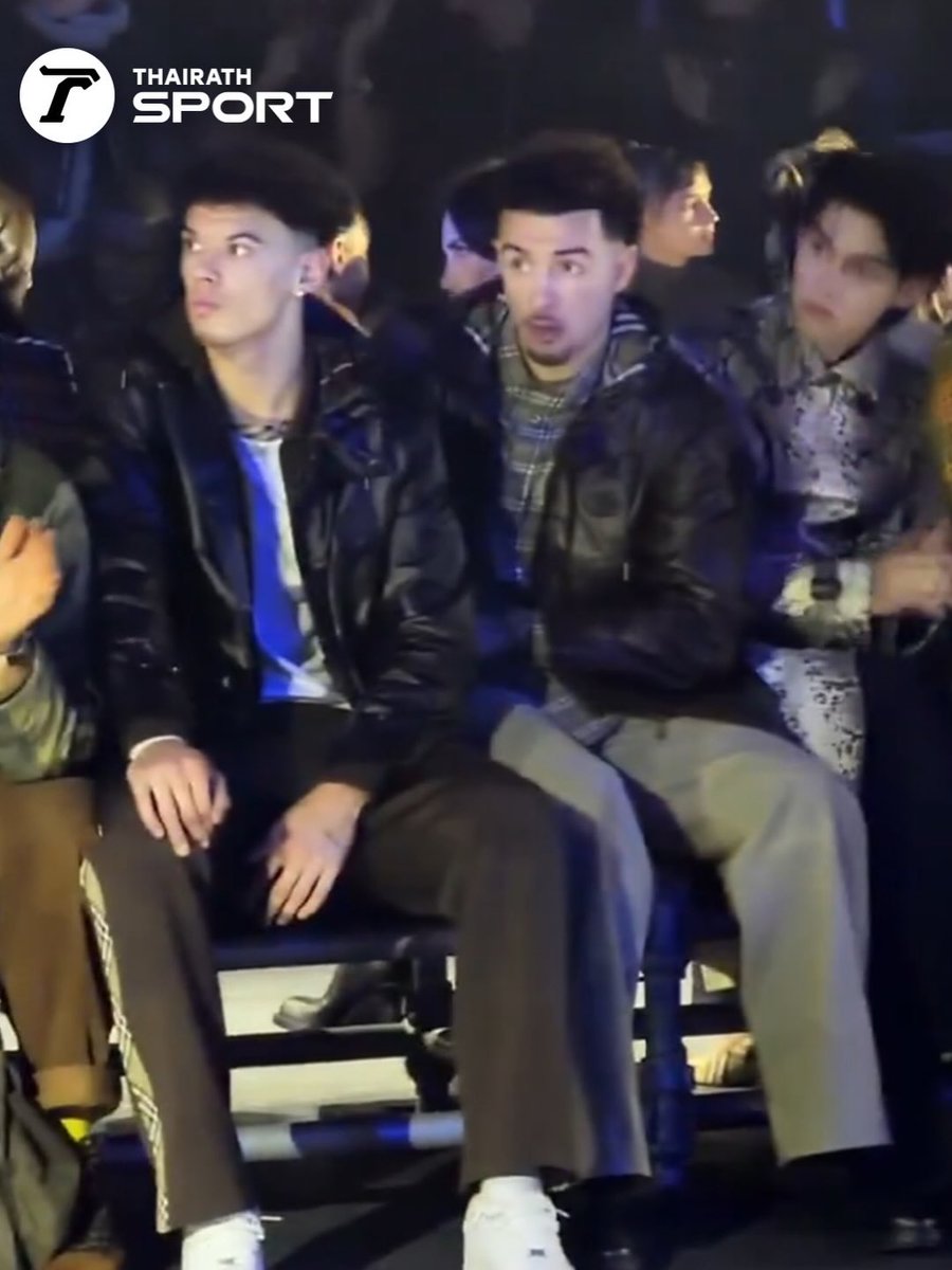 [Caption] A Red Devil (Manchester United fan) "Bright" appears in the same frame as the Bird (Liverpool) and the Ship (Manchester City) players in the London [Fashion] show.

cr. thairath_sport instagram.com/p/DVJJrRakzUd/

[Bright also posted the photos of his with them (Curtis Jones