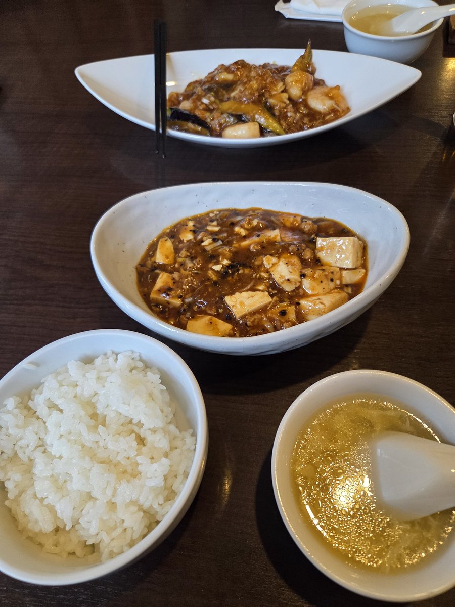 GQlge07Phal67nC's tweet photo. 「最近の学び」
この前、久しぶりに
「��ヶ崎」市にある絶品中華料理
「桜花亭」さんの「麻婆豆腐」
食べたら、やはり頼むなら
「麻婆豆腐」だと学びました😂
ほかの料理も絶品なので
注文する時は何時も悩みます🤔💭
(奥の写真は「麻婆茄子」ですね🤭)

#キスライ https://t.co/3YbkC91IC4